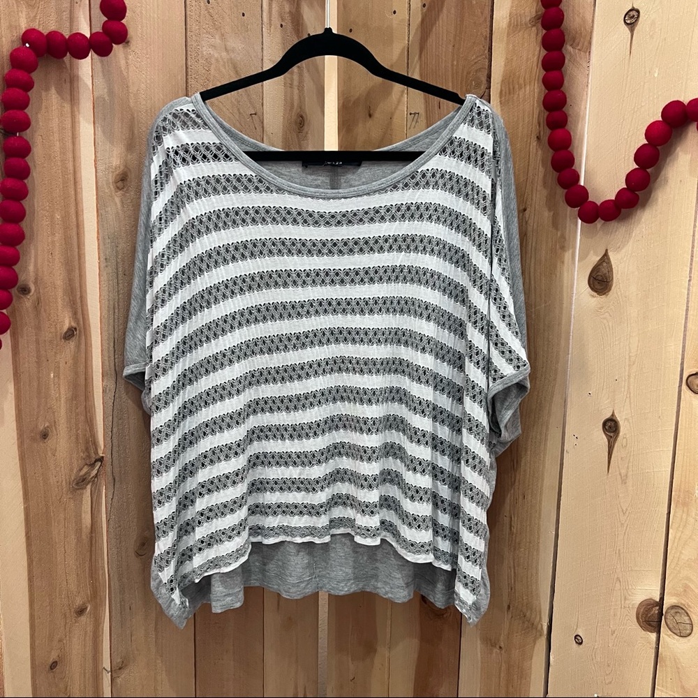 Red23 Gray / White Mesh Front Tunic